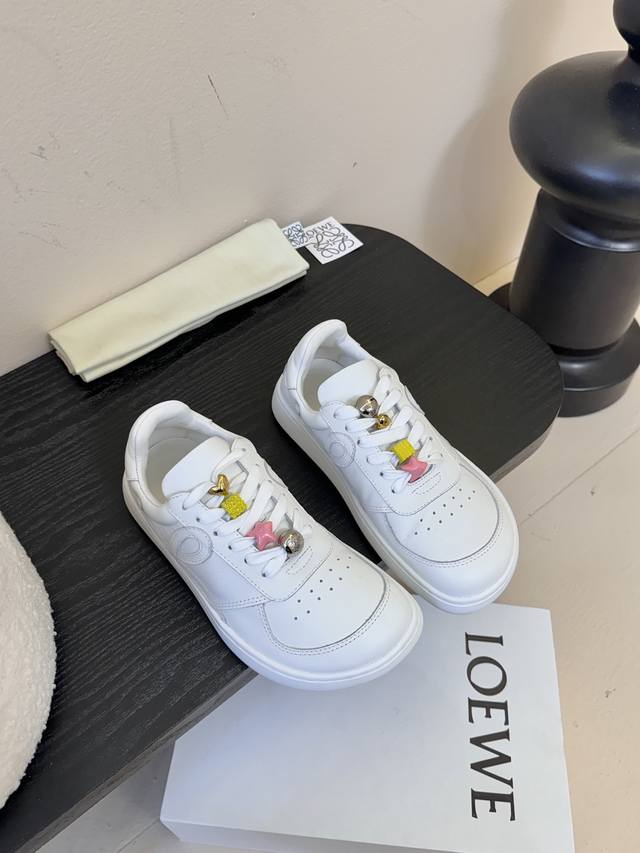 男款10 Loewe 罗意威 25Ss秋冬 情侣款 新款Jambo板鞋绑带复古英伦风小白鞋休闲鞋 市场高品质 原版购入开发，细节处理到位。这将是引爆早秋的第一款