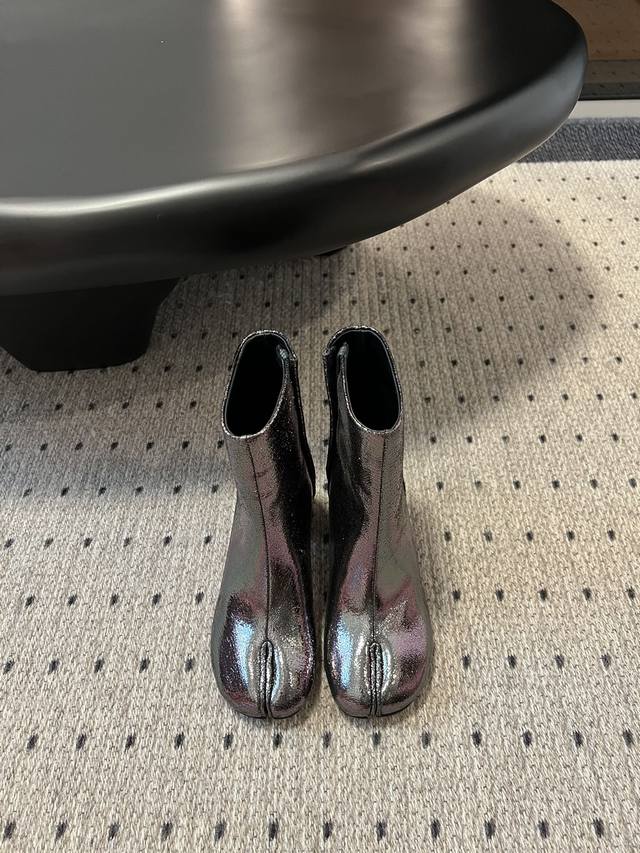 代购级别 Maison Margiel* 玛吉拉分趾高跟短靴 Mm6家Tabi分趾鞋靴 秋冬新品最高版本买手代购1:1完美复刻分趾Tabi靴原版开模双层真皮鞋底