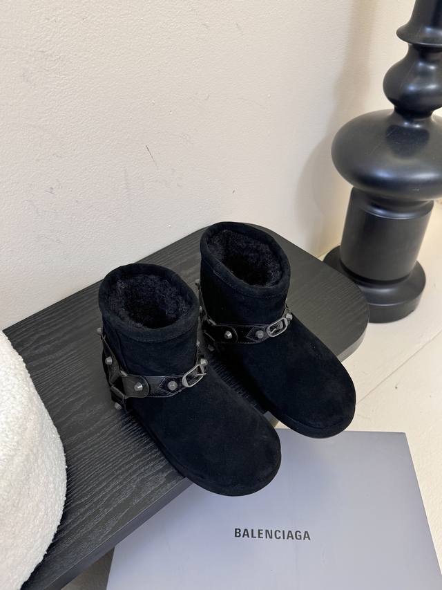 Balenciaga巴黎世家滑雪系列Skiwear最新款阿拉斯加雪地靴 正品Rmb 购入开发 完美复刻 设计师推出探索时尚界对于原创与挪用的概念、以全新系列致敬