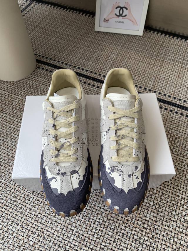 涂鸦 Maisonmargiela Mm6 马吉拉 经典德训鞋 休闲运动鞋 情侣款 鬼才设计师品牌一个轻奢品牌 这一款德国训练鞋延续了经典的T形真皮拼接设计 经