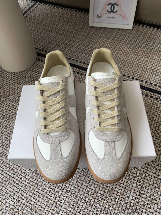 Maisonmargiela Mm6 马吉拉 经典德训鞋 休闲运动鞋 情侣款 鬼才设计师品牌一个轻奢品牌 这一款德国训练鞋延续了经典的T形真皮拼接设计 经过设计
