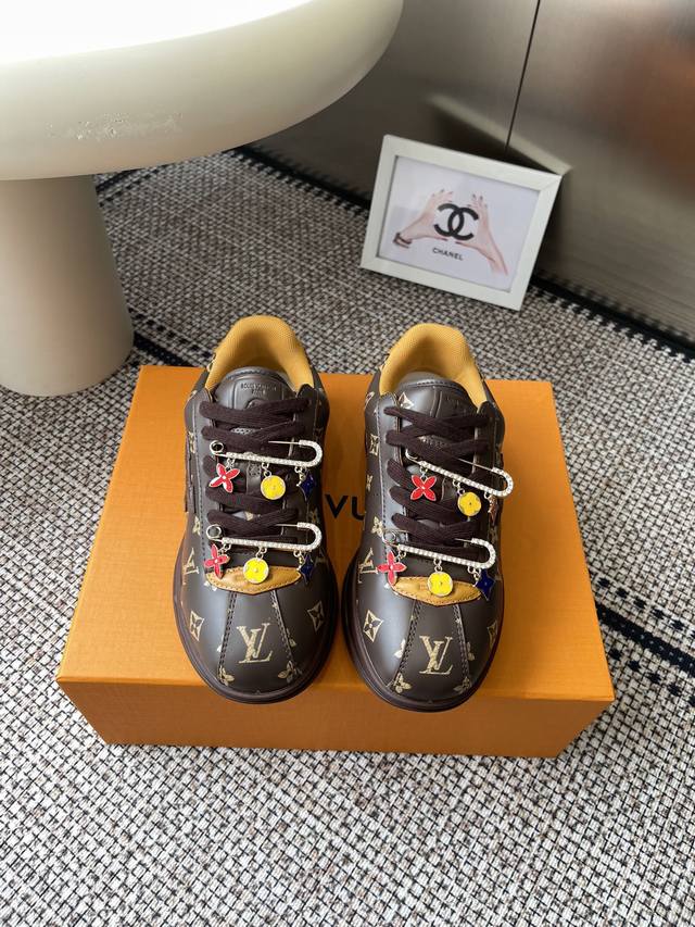 顶级版本 女款 男款 配饰120 ！ Louis Vuitton 25Ss新品 萌嘟嘟的运动鞋 pharrell Williams与Louis Vuitton合