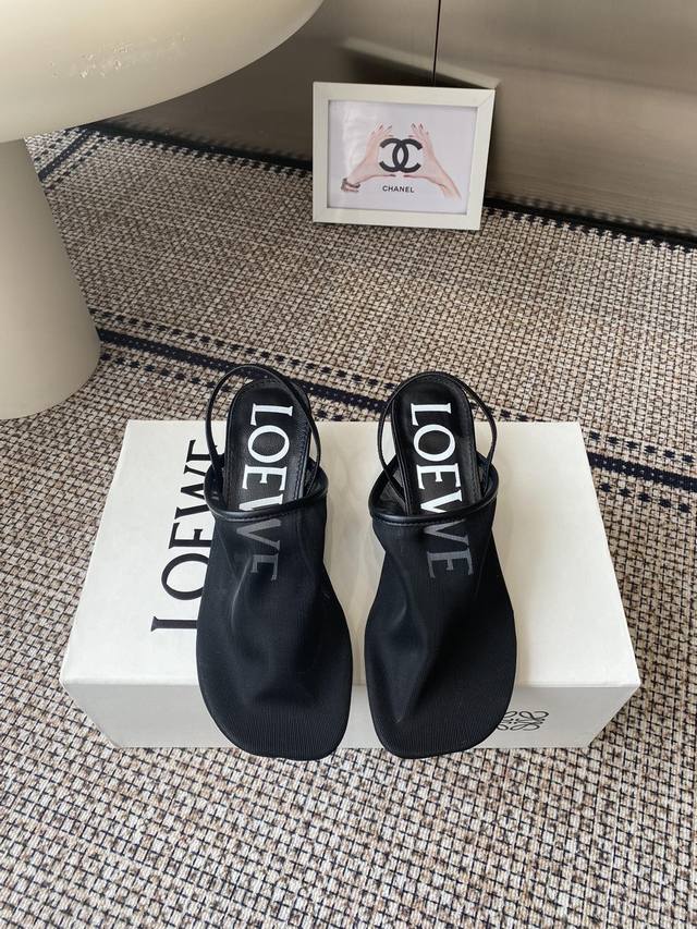 Loewe 罗意威 25Ss新品 简约 网纱高跟拖鞋 凉鞋 最近大热的一款拖鞋 不能错过的必入款 没有任何繁杂装饰 质感极好的Vintage感 纯粹和极简做得利