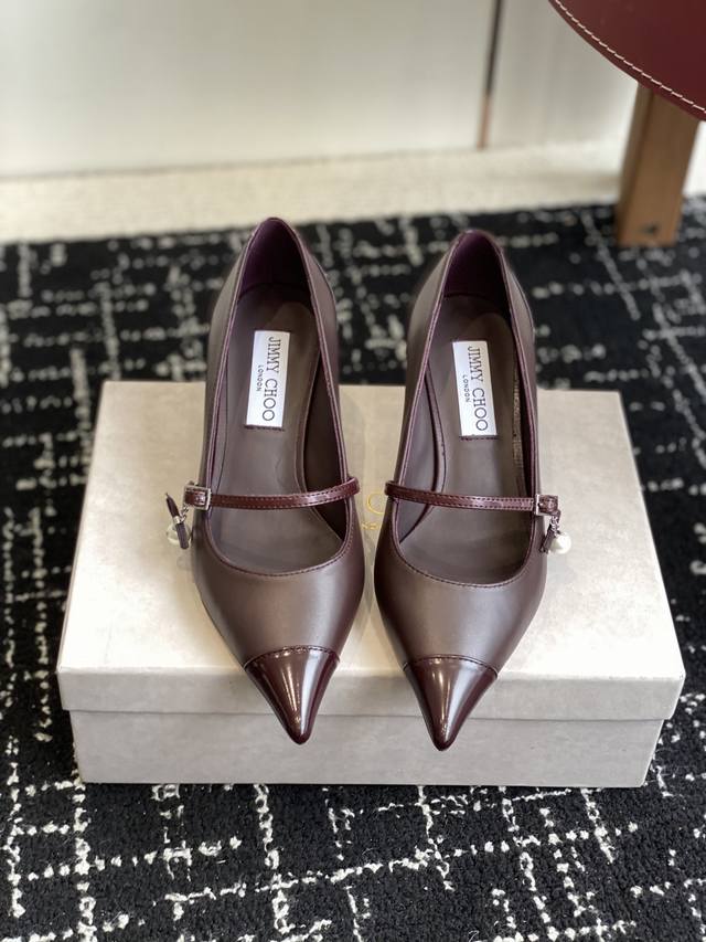 代购级 Jimmy Choo 25Ss 春夏 系列Jc新款 高跟拖鞋 单鞋 模糊鞋履与珠宝配饰之间的界线 鲜明 Jimmy Choo 风格设计。 精美上优美悬垂