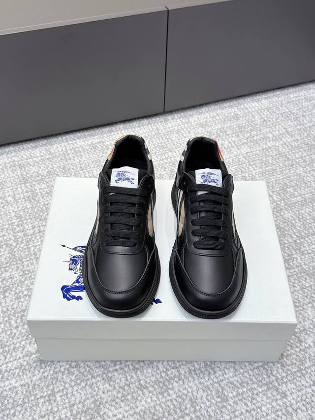 代购级 男＋10｜D0019Burberry巴宝莉Box系列 格纹 休闲 运动鞋 原版购入开发 做货 Box系列运动鞋 选用光滑小牛皮面料打造，点缀马术骑士徽标
