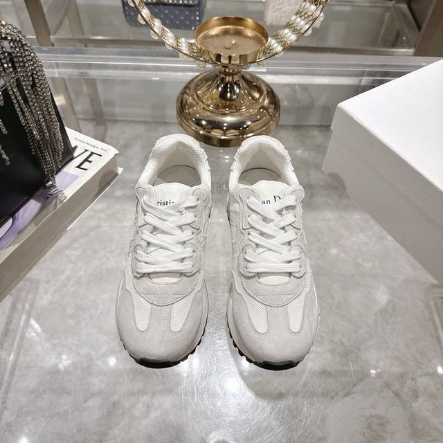 出厂价p Dior 迪奥D家2025Ss系带新款学院风时尚休闲鞋德训鞋运动鞋 原版购入开发做货，精心制作。鞋面拼接设计风格搭配超级时尚，细节也增添一丝优雅气质。