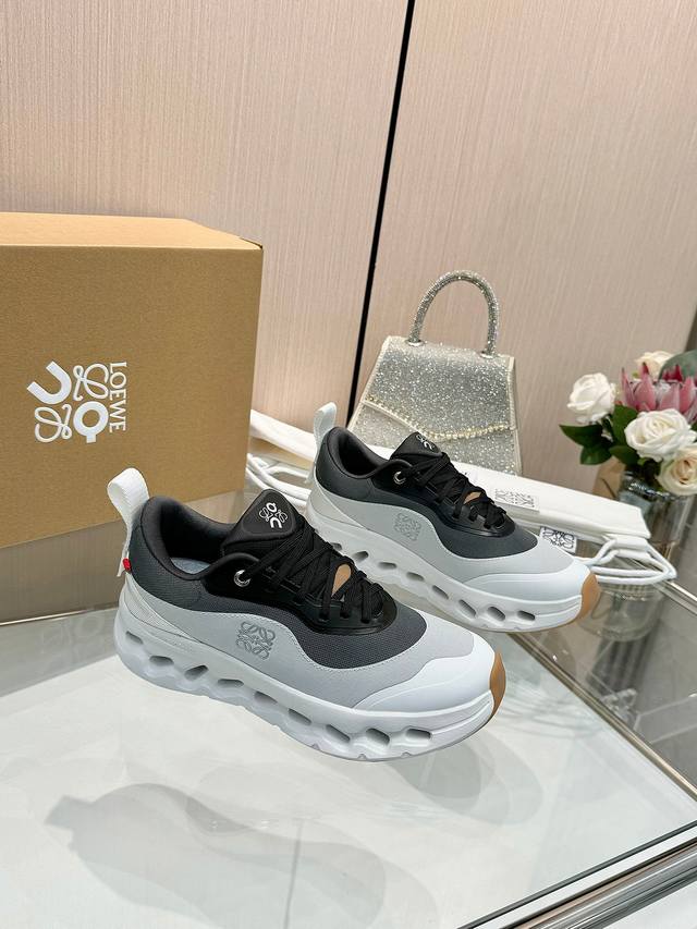 出 全新开启！On X Loewe全新六色限量更新！ 2025昂跑罗意威联名系列全新启幕！ Cioudtilt2.0跑鞋情侣款 罗意威 Xon 昂跑全新合作系列