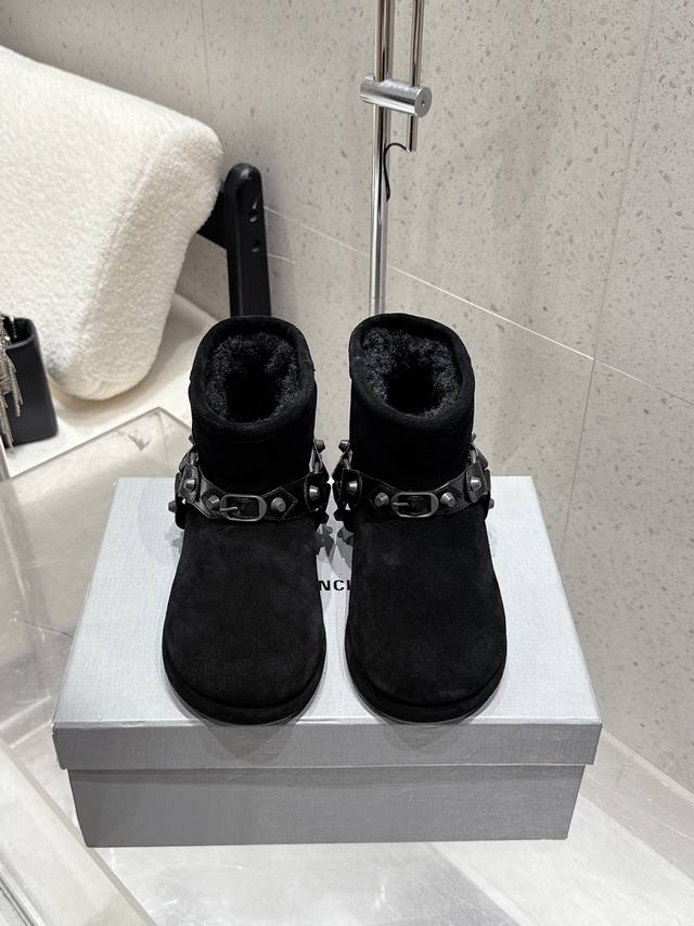 出厂 Balenciaga巴黎世家滑雪系列Skiwear最新款阿拉斯加雪地靴 购入开发 完美 设计师推出探索时尚界对于原创与挪用的概念、以全新系列致敬传承与经典