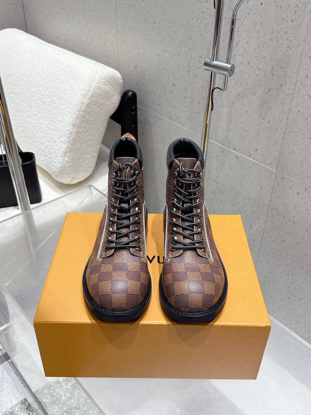 出厂 Louis Vuitton 25Ss秋冬新款 Lv 情侣款 圆头系带马丁靴 短靴 裸靴 鞋面：牛皮 老花皮 内里垫脚：牛皮 鞋底：原版开模定制橡胶大底 码
