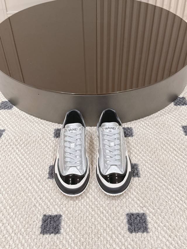 p 。码数35-40。 41定做 Chanel 2025新款德训鞋来袭，直接美到心巴上！ 经典的品牌元素与德训鞋的利落轮廓完美融合，每一处细节都彰显着Chane