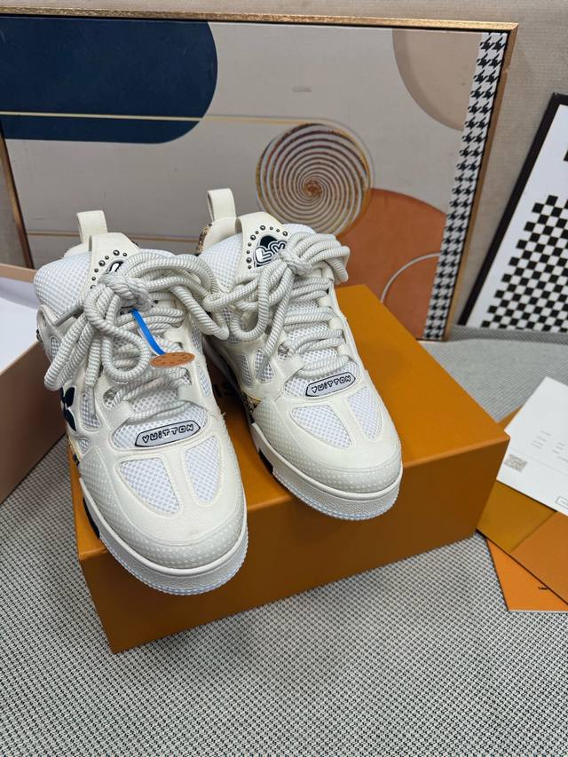 面包鞋 升级版 Lv-路易-威登 pk市场一切版本 情侣款 走秀新款 篮球板鞋 代购品质 原版1：1开发复刻！！上脚非常舒适 做工精细 鞋面由意大利进口小牛皮拼