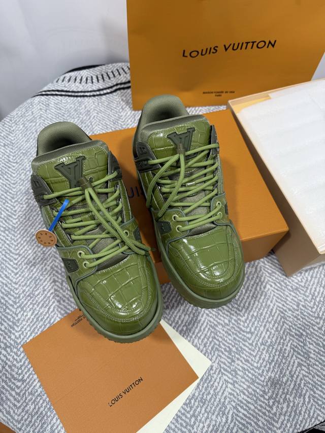 面包鞋 顶级级版本 Lv-路易-威登 pk市场一切版本 情侣款 走秀新款 篮球板鞋 代购品质 原版1：1开发复刻！！上脚非常舒适 做工精细 鞋面由意大利进口小牛