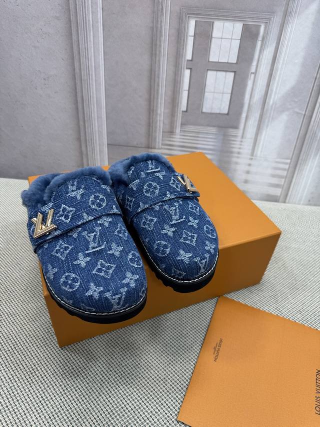 Lv 路易威登 早春新品 顶级版本 专柜主打最新款 拖鞋 猫跟拖鞋 硬货上新 鞋面：牛皮 粒面牛皮 牛仔布 内里：进口山羊皮里 跟高：平底 鞋码: 35-45