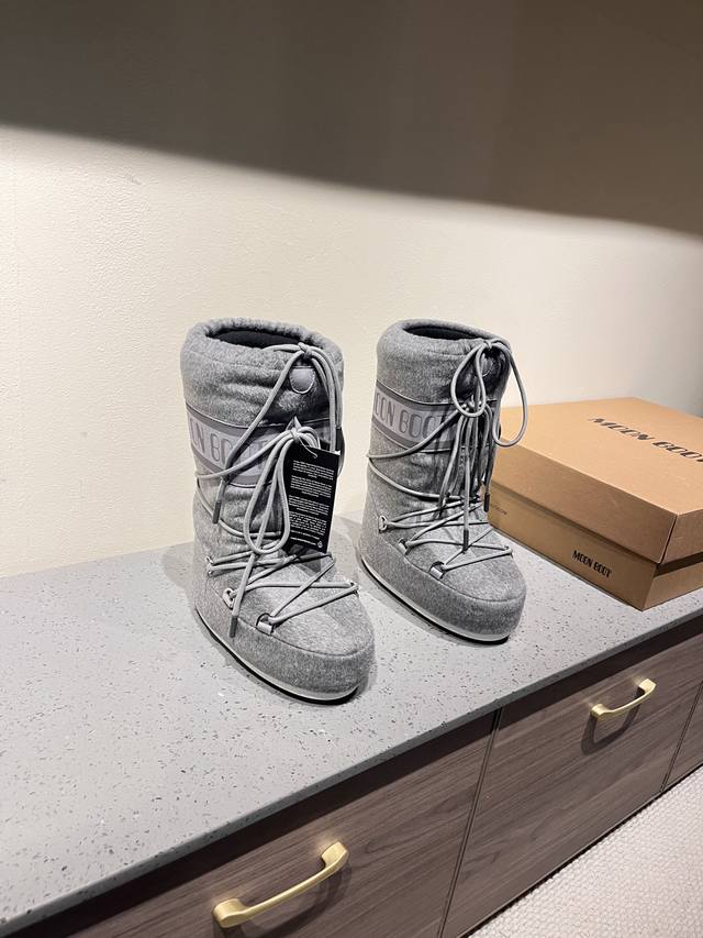 出厂: 独家顶级版本 全新升级版本 Moon Boot2025Vs秋冬季爆款雪地靴系列 丑萌月亮雪地靴 忘了Ugg吧，时髦人都在穿Moon Boot雪地靴 如果