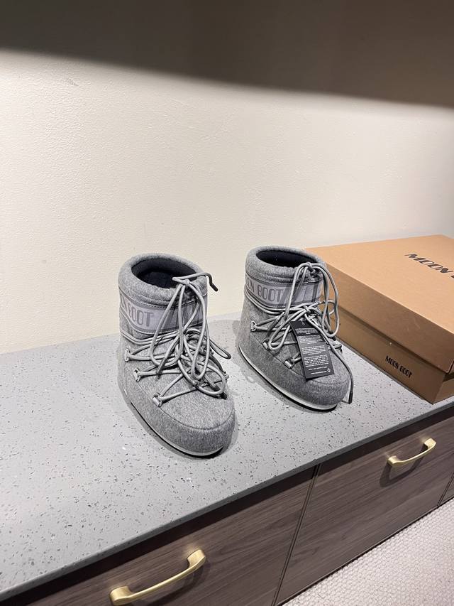 出厂: 独家顶级版本 全新升级版本 Moon Boot2025Vs秋冬季爆款雪地靴系列 丑萌月亮雪地靴 忘了Ugg吧，时髦人都在穿Moon Boot雪地靴 如果