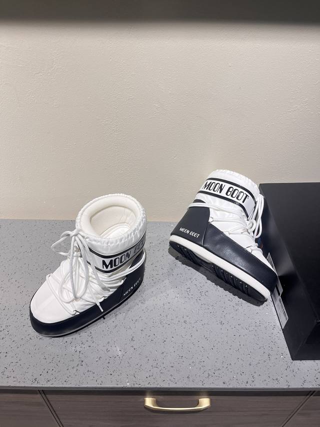 出厂: 独家顶级版本 全新升级版本 Moon Boot2025Vs秋冬季爆款雪地靴系列 丑萌月亮雪地靴 忘了Ugg吧，时髦人都在穿Moon Boot雪地靴 如果