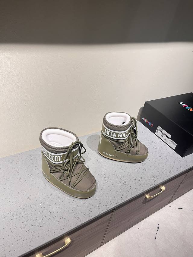 出厂: 独家顶级版本 全新升级版本 Moon Boot2025Vs秋冬季爆款雪地靴系列 丑萌月亮雪地靴 忘了Ugg吧，时髦人都在穿Moon Boot雪地靴 如果