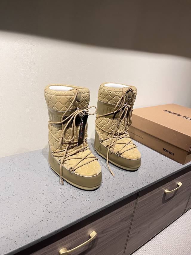 出厂:压花款 独家顶级版本 全新升级版本 Moon Boot2025Vs秋冬季爆款雪地靴系列 丑萌月亮雪地靴 忘了Ugg吧，时髦人都在穿Moon Boot雪地靴