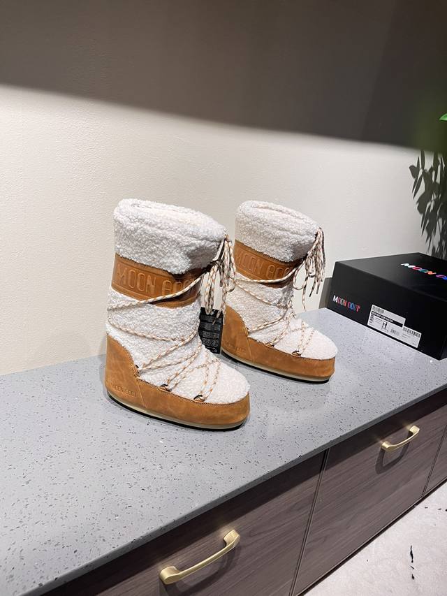 出厂:毛款 独家顶级版本 全新升级版本 Moon Boot2025Vs秋冬季爆款雪地靴系列 丑萌月亮雪地靴 忘了Ugg吧，时髦人都在穿Moon Boot雪地靴
