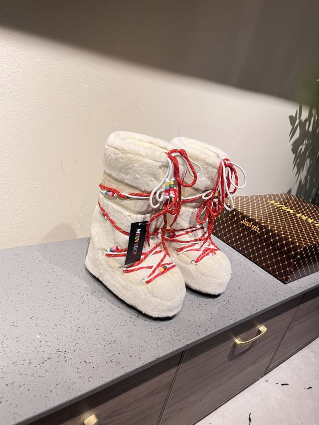 出厂:圣诞款 独家顶级版本 全新升级版本 Moon Boot2025Vs秋冬季爆款雪地靴系列 丑萌月亮雪地靴 忘了Ugg吧，时髦人都在穿Moon Boot雪地靴