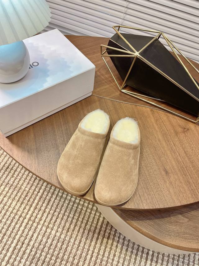 Alo小众潮牌 F042 2025Ss秋冬新款半包勃肯毛毛拖鞋 上脚超级百搭！而且超级舒适～上脚一点都不沉重！非常轻便！套上袜套搭配更好看！而且还是明星同款推荐