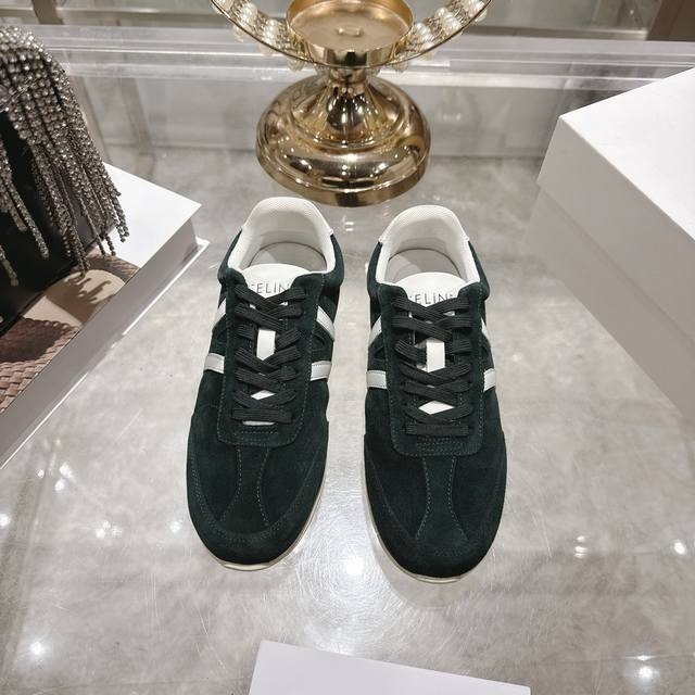 出厂价p Celine赛琳新款Jogger德训休闲小白鞋 思琳Jogger休闲鞋运动鞋 板鞋，充满街头感的一双鞋子，拼色设计非常赞 这款鞋有它自己独特的设计，皮
