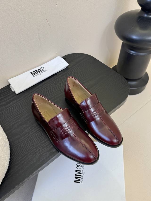 Maison Margie*A 马吉拉乐福鞋。复古韵味，显瘦百搭。鞋面定制牛皮。牛皮内里及垫脚。真皮大底。 码数：35-41 40、41订做不退换