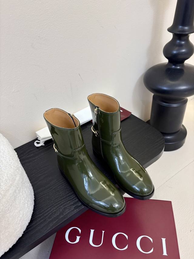 Gucci古驰 经典马衔扣靴子系列！走秀款！代购级牛皮开边珠皮靴，重工艺所有制作整个做工与原版一致！ 经典考究，高贵洋气Gucci优雅风范 鞋面：开边珠牛皮+红