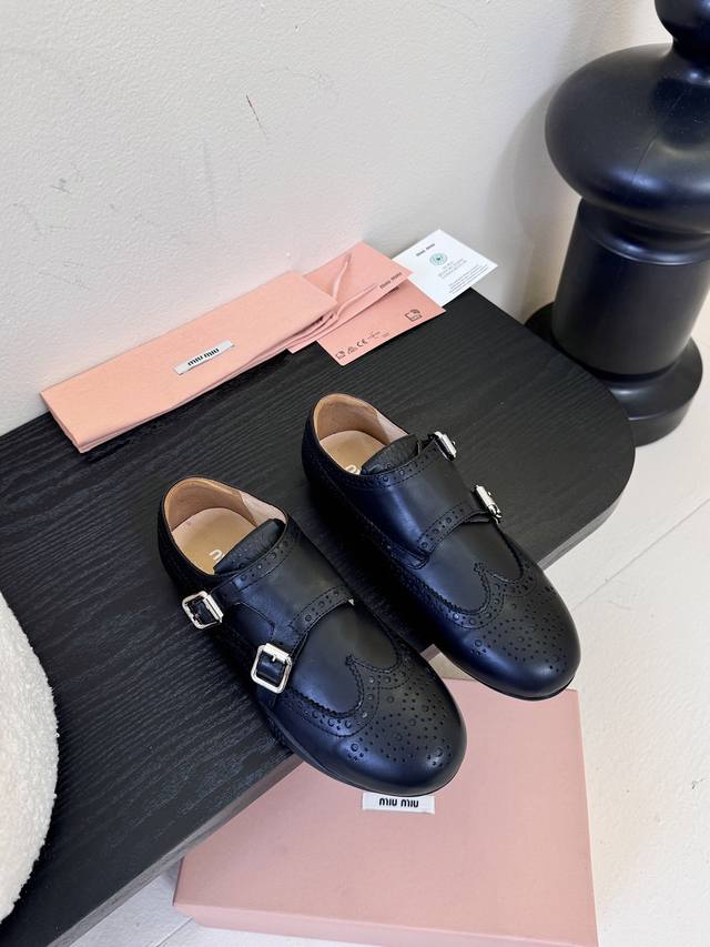 G261所见即所得顶级品质Miu Mi* 25Fw Deck Shoes 麂皮玛丽珍小皮鞋乐福鞋 Miumiu家新款Deck Shoes也太有设计感了吧，秋冬氛