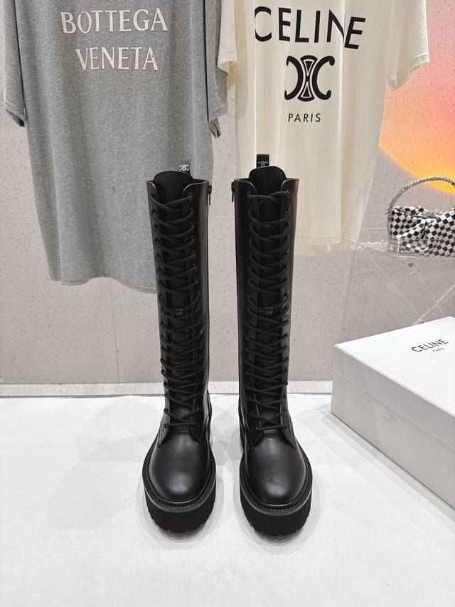 高版本出厂 Celine* 赛琳F035 2025Ss秋冬新款帅气英伦风中筒靴长靴骑士靴 复古简约又时尚 上脚舒适百搭！低调简约的设计，超帅气造型带点复古的味道
