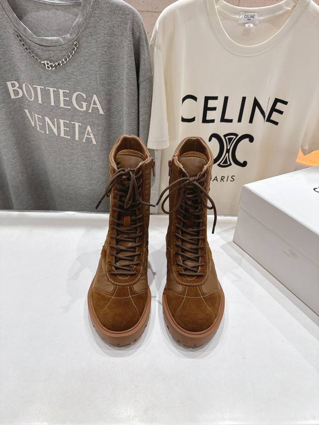 高版本出厂 Celine*赛琳F041 2025Ss新款复古系带厚底中短靴马丁靴骑士靴 网红爆款来袭！各大网红抢先体验、Celine网红Ins种草神器、非常复古
