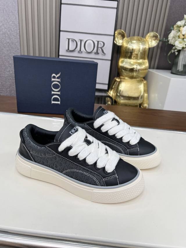 女码 男码390 Dior迪奥 Roadie 系列 走秀 情侣款 手工 休闲 运动鞋 自Jonathan Anderson 入主 Dior 男装后的首个系列，就
