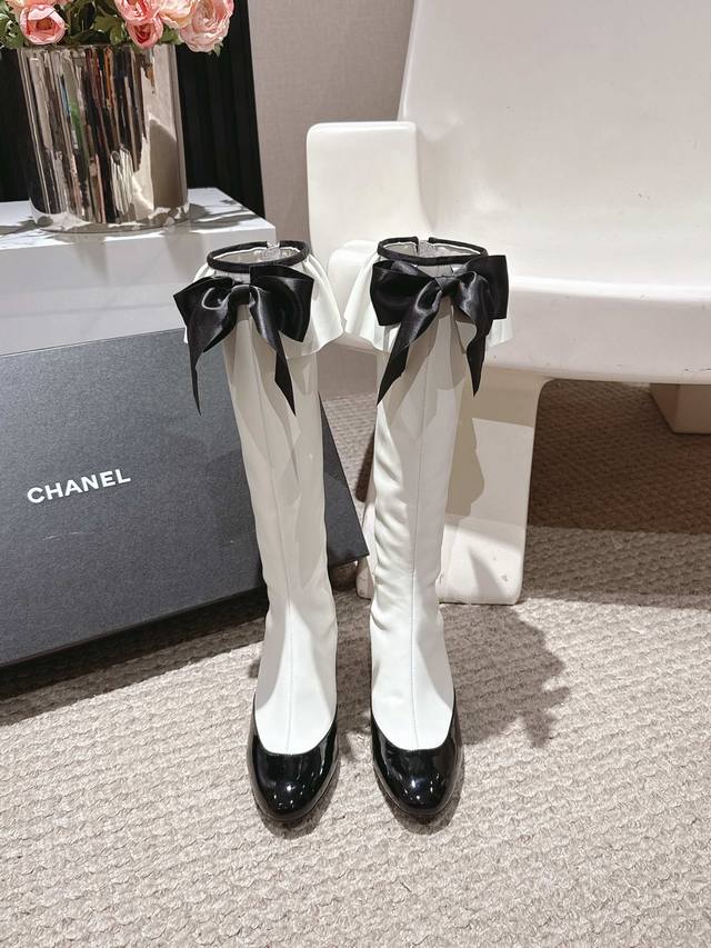 出厂价p 香奈儿 25 Ss 秋冬秀场新品 小香双C蝴蝶结褶皱弹力 长靴 时尚圈的绝绝子 搭配将演绎着细致 极简 永不褪去的经典元素 展现与众不同的穿搭风格美到