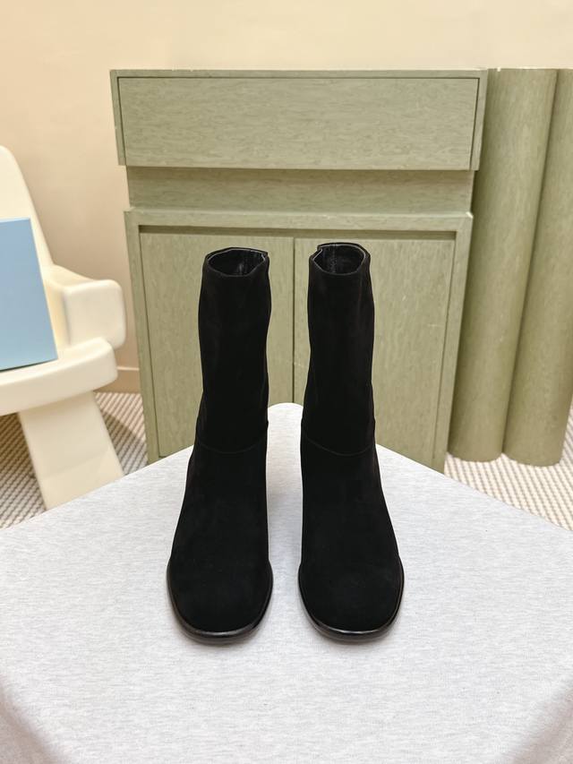 代购级 ｜D0165prada 25Ss普拉达方跟短靴 冬天买不到的系列，绝对是今年的大爆款！！贼好看！prada靴子真的很哇塞！上脚大气显腿瘦气质这块刚好拿捏