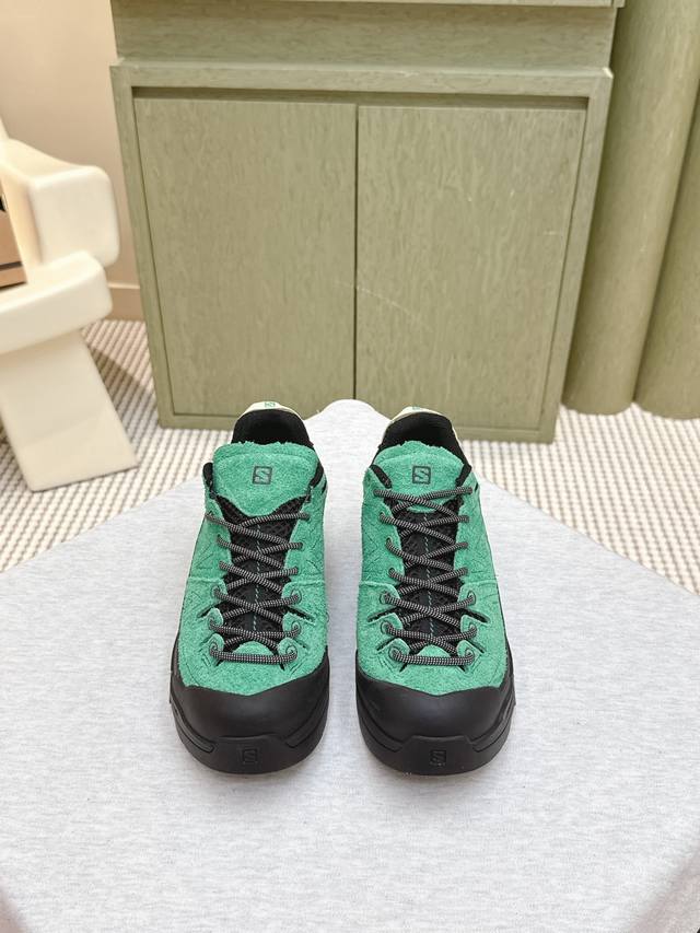 代购级 ｜D0071Salomon25S新款Aero Glide3 Grvl跑鞋 Salomon 的产品以卓越的品质和独特的设计著称，注重产品的功能性和耐用性，