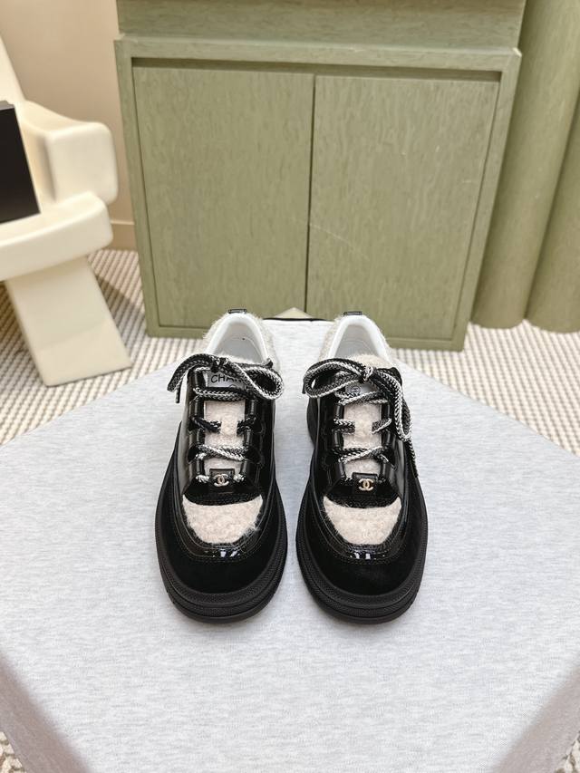 代购级 ｜D061Chanel 25Ss 秋冬新款运动鞋 官网同步上 专柜断货王 各大博主社交日推款 这季新款简直闭眼入，上脚狂好看，率性的休闲运动风，飒爽又自