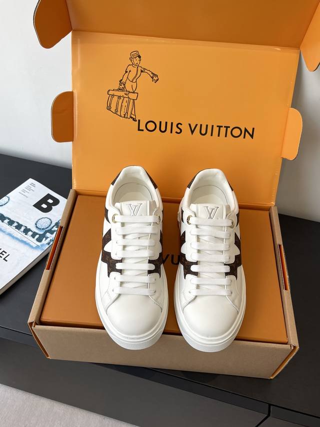 Louis Vuitton 路易威登 休闲板鞋 小白鞋 超多网红时尚博主种草 简约的鞋型格板设计 品牌Logo压花 老花拼接 鞋舌的 Lv Circle 橡胶贴