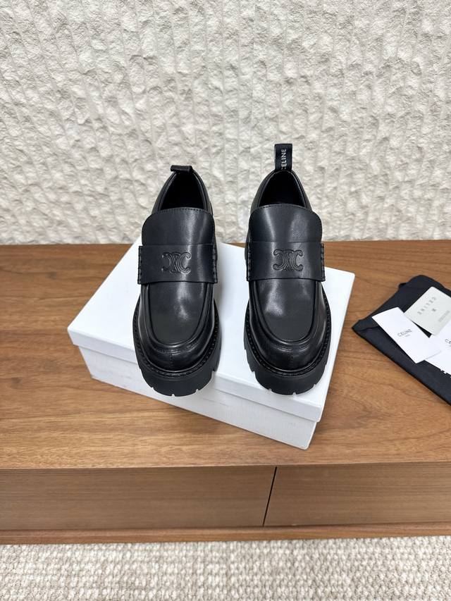 G101 Celine 赛琳 25Ss秋冬新款 思琳 厚底 乐福鞋 好多明星网红上脚 无敌显瘦 上脚超级好看百搭 进口意大利小牛皮皮质柔软 原版定制五金扣 鞋底