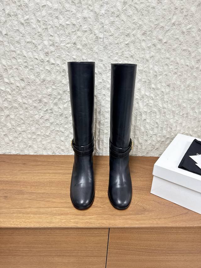 G101 Celine 思琳 25Ss秋冬新款 骑士靴 超多明星网红种草 时尚博主同款 早秋力推单品！复古欧美风格 炸街必备单品 凯旋门品牌Logo点缀 非常高