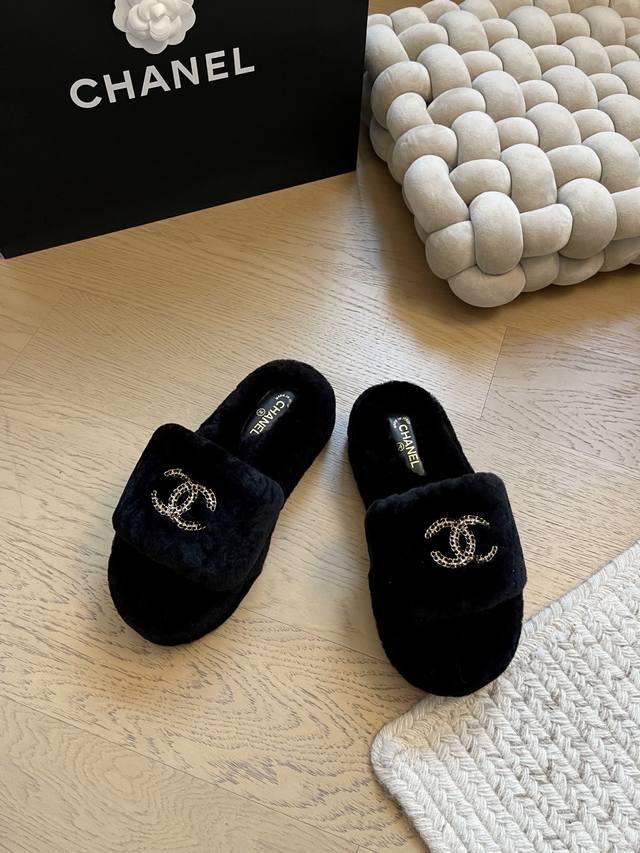 Chanel 25K新款毛毛拖鞋！ 顶级版本！抢先发售 进口羊毛 手感细腻柔软丝滑 原版开模橡胶底 Size：35-39 40 41定制