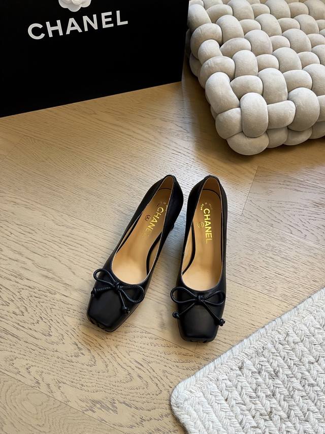 Chanel 25B新款玛丽珍单鞋 顶级版本！抢先发售 内里羊皮 真皮大底 6Cm跟高 Size:35-39 其他码数定做