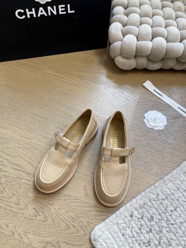Chanel 新款厚底双C乐福鞋！ 顶级版本！抢先发售 鞋面牛皮 内里羊皮 意大利真皮大底 Size：35-39 其他码数定做