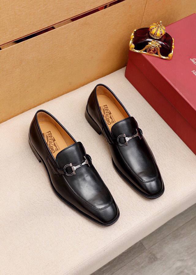 商品商标：Ferragamo 菲拉格慕 休闲皮鞋 正码码数: 38-44 45订制 商品材料：精选 进口头层小牛皮鞋面+奢华五金扣，进口水染牛皮内里。强烈立体视