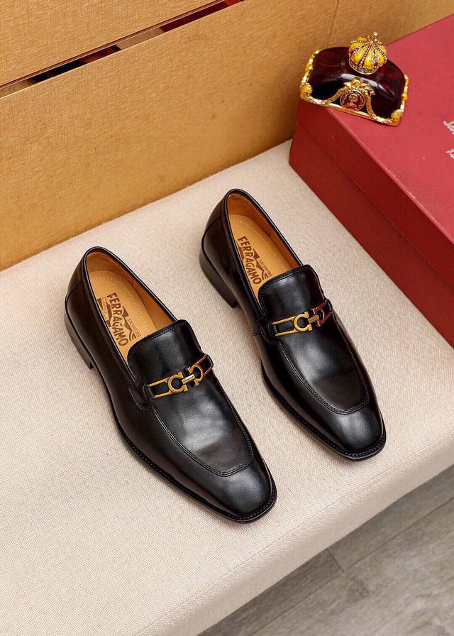 商品商标：Ferragamo 菲拉格慕 休闲皮鞋 正码码数: 38-44 45订制 商品材料：精选 进口头层小牛皮鞋面+奢华五金扣，进口水染牛皮内里。强烈立体视