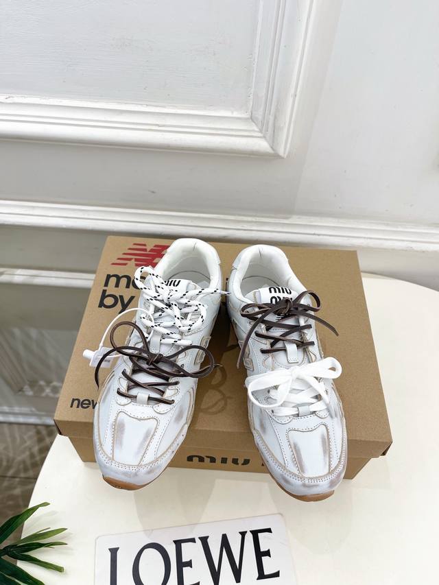 miu Miu 缪缪 25 专柜主打最新秀款 2025新品New Balance X Miu Miu 530 联名款休闲运动鞋 火爆上新！ Bs缪家高货 顶级工