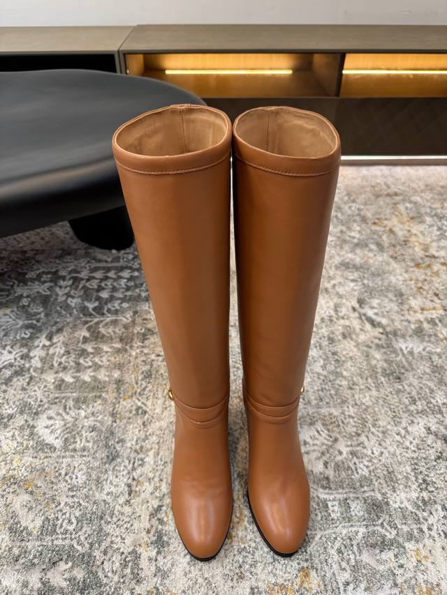 爆款上新 ★面料 牛皮 内里 透染牛皮 鞋底 超轻发泡底 优雅风格 创造不一样的感觉 跟高8 Cm 专柜包装 简约气质款式！ 市场顶级 Show Bdetail