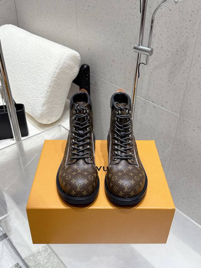 Louis Vuitton 25Ss秋冬新款 Lv 情侣款 圆头系带马丁靴 短靴 裸靴 鞋面：牛皮 老花皮 内里垫脚：牛皮 鞋底：原版开模定制橡胶大底 码数：女