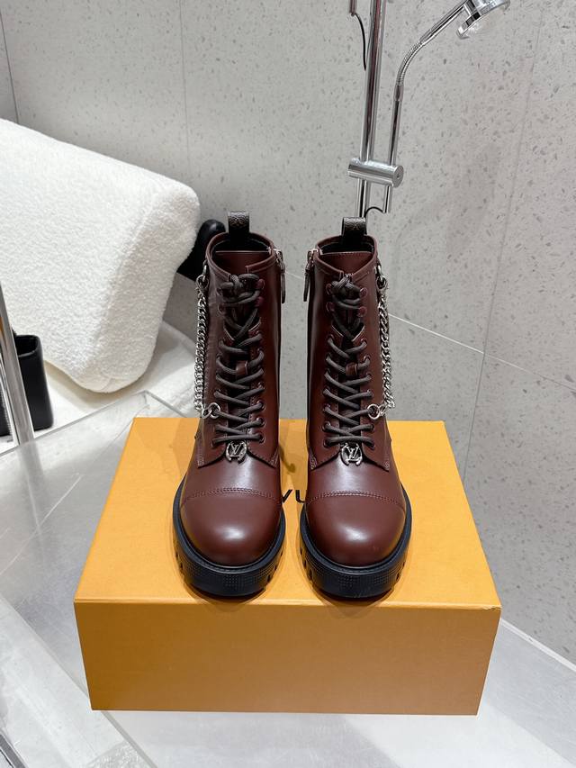 Louis Vuitton 25Ss秋冬新款 Lv 圆头系带马丁靴 短靴 裸靴 鞋面：牛皮 老花皮 内里垫脚：牛皮 鞋底：原版开模定制橡胶大底 码数：女35-3