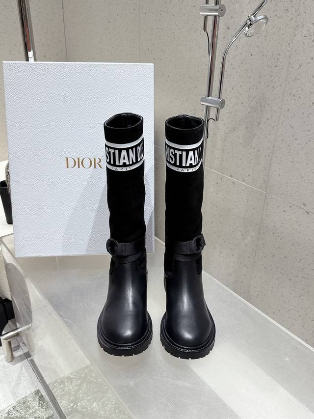 皮里 毛里 Dior 迪奥 秋冬新款高靴 复古经典长靴 1:1原版复刻 市面最高版本 鞋面采用小牛皮 拼接牛筋皮 楦型百搭显瘦 造型立体饱满 时髦高端大气 居家