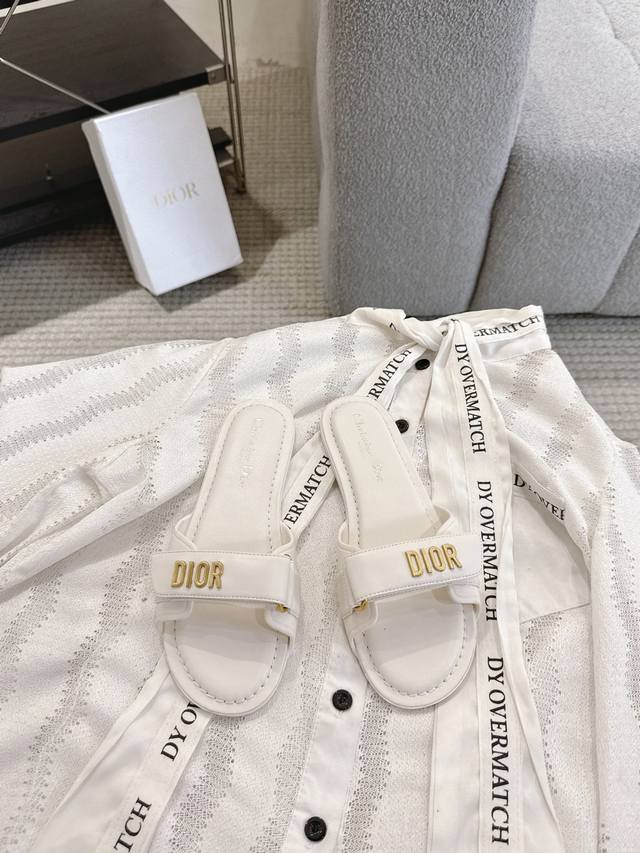 Dior 25Ss Act系列沙滩拖鞋 魔术贴凉拖鞋 原版1:1开模高难度工艺 鞋底鞋面连体设计 原版开模等比例1:1鞋带 鞋面 环保Tpu超轻鞋底 原版开模大